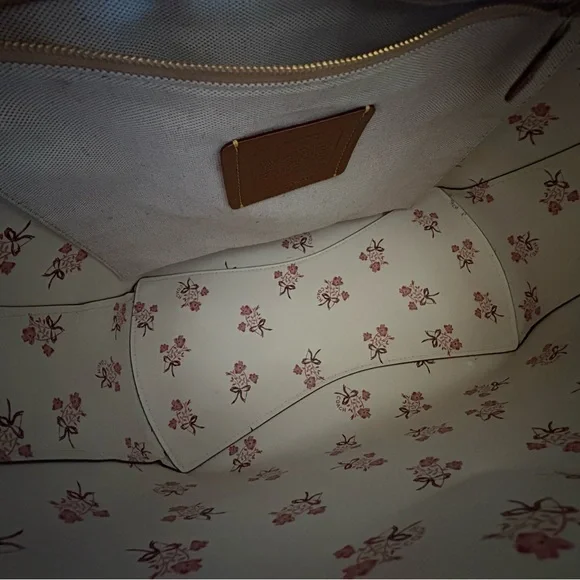 Coach Cream Leather Women's Bag - Picture 2 of 12